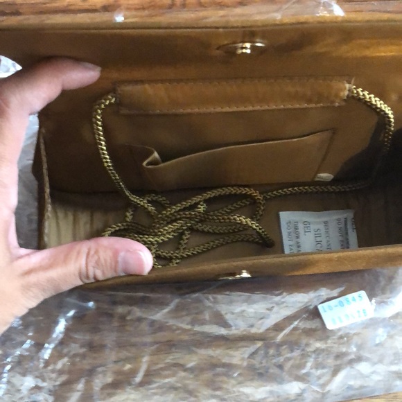 BRAND NEW BRONZE CLUTCH PURSE IT IS SMALL! NEW WITH TAGS ON IT! SMOKE FREE HOME - Picture 7 of 8